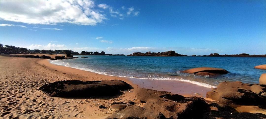 Hébergement de vacances Coeur De Granit Rose, Meuble Alliant Le Charme De L'authentique Breton Et Du Confort, Classe 3 Etoiles, A 5mn De 13 Plages De La Reputee Cote De Granit Rose